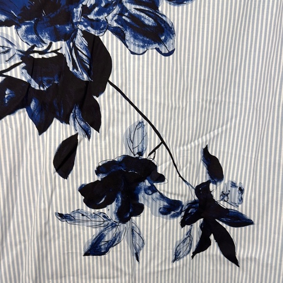 NWT Express Men's Blue Pinstripe Shirt with Floral Accent - Picture 10 of 10